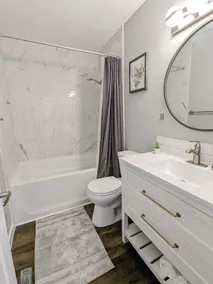Modern, spacious w/ entertainment area - Image 5