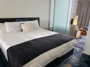 Lovely Waterfront Apartment at Harbour Lights - Image 3