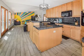 Spacious 6BR Home with Hot Tub, Hammocks and Firep - Image 3