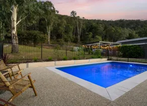 Boutique 4 bedroom house with pool & sauna - Image 5