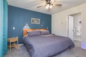 Blue Aurora Comfy Apartment Jetted tub, King Bed - Image 2