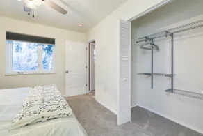 Elegant Apartment with Jetted Tub, King Bed - Image 5
