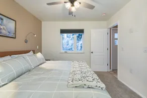Elegant Apartment with Jetted Tub, King Bed - Image 4
