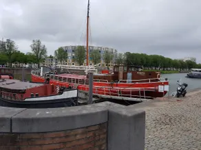 Boat-hotel boot 6, Rotterdam city center - Image 2