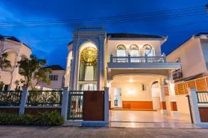 Phuket's unique Sino-style villa with private pool - Image 4