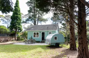 Wileda: Cute Colourful 1950s Cottage in Blackheath - Image 2