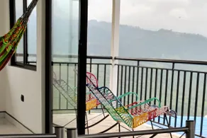 Ebony modern loft for 2 with mountain views - Image 3