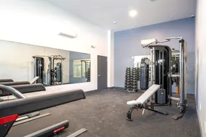 Glam! | 2BR apt | Free Parking! | 30 min to NYC! - Image 2