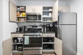 Glam! | 2BR apt | Free Parking! | 30 min to NYC! - Image 4
