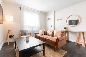 Stylish 3 Bed Home Near Dtown Ideal for Long Stays - Image 3