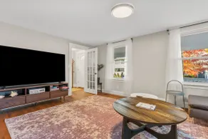 4BR Shoreline Getaway: Ideal for Families & Groups - Image 2