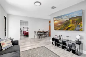 Paradise near the beach! Only 3 miles away! - Image 4