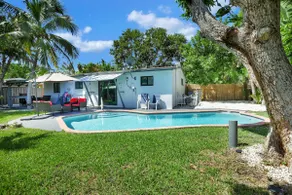 Paradise near the beach! Only 3 miles away! - Image 2