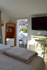 Apartment with partial sea view. - Image 5