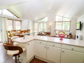 Luxurious Family Lodge - Elm Lodge - Image 4