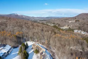 Mt. Snow Townhouse -2 Miles to Mt. Snow, Outdoor Hottub, 2 fireplaces-wood & gas - Image 3