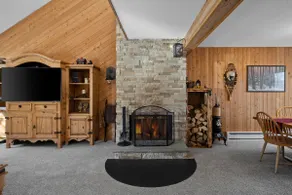 Mt. Snow Townhouse -2 Miles to Mt. Snow, Outdoor Hottub, 2 fireplaces-wood & gas - Image 5