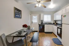 Walk to Plymouth/Cozy 2BR/Near Ann Arbor & Detroit - Image 3