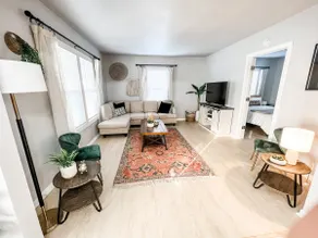 Reclaimed Historic Home 1min to Downtown-Sleeps 7! - Image 3