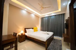 Luxury 2BHK | Smart TV | Prime Location | DLF P-5 - Image 3