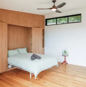 Studio Retreat: close to shops, transport, beaches - Image 2