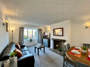 Curzon House Two - Great for Contractors or Family Holidays - Image 2