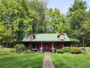 Charming re-imagined bank barn cabin. - Image 4