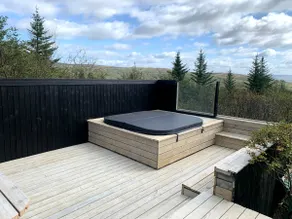 Heart of the Golden Circle with Hot Tub - Image 3