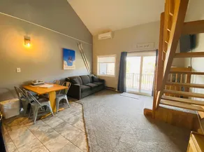 Loon Mtn Loft w/Pool, Jacuzzi Access, Mtn Shuttle - Image 3