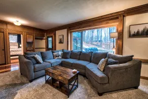 4 Bedroom Rustic and Secluded Cabin. Dogs Welcome! - Image 3