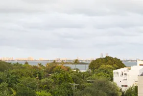 Bay View Design District Apt, Pool, Gym & Parking - Image 3