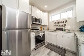 *NEW*Mountain Chic Escape*Whyte Ave*Netflix|Clean! - Image 3