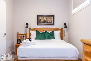 *NEW*Mountain Chic Escape*Whyte Ave*Netflix|Clean! - Image 2