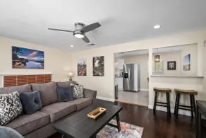 Cozy 2B/1Bth w Great Access to Airport - Image 3