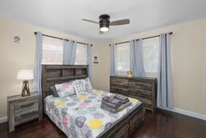 Cozy 2B/1Bth w Great Access to Airport - Image 4