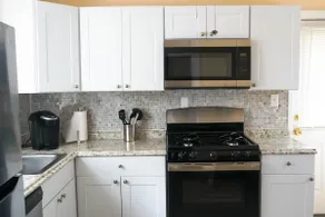 2BR Cozy Apt 1 mi from Airport (PHL) Free Parking - Image 5