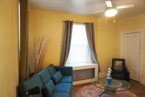2BR Cozy Apt 1 mi from Airport (PHL) Free Parking - Image 3