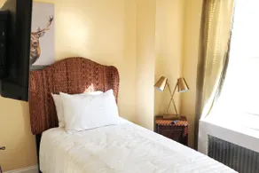 2BR Cozy Apt 1 mi from Airport (PHL) Free Parking - Image 2