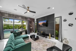 Las Olas Elements with Pool & Spa Near Beach - Image 2