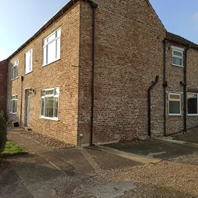 A spacious old farmhouse on a peaceful arable farm - Image 2