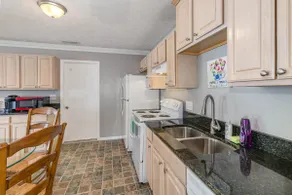 Relaxing home near Interstate - Image 5