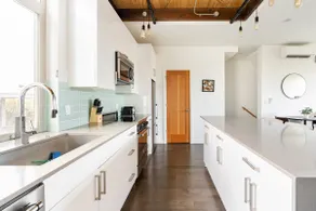 3BR Lux Townhome | Near Hospitals | Rooftop Deck! - Image 5