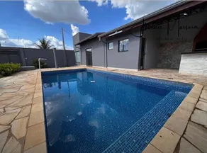 Leisure house with pool and barbecue area - Image 3
