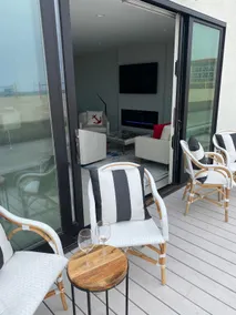 Beachfront Modern 2 Brdm/2 Bath on Strand - Image 4