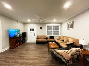 Modern Living 3Bed 2Bath Home With Hot Tub & Grill - Image 4