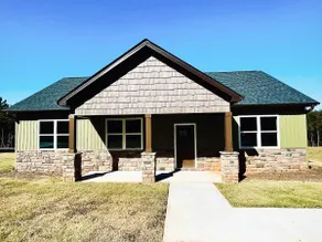 Modern Living 3Bed 2Bath Home With Hot Tub & Grill - Image 2