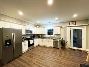 Modern Living 3Bed 2Bath Home With Hot Tub & Grill - Image 3