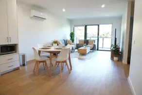 ViQi apartment with Netflix / prime amazon 75” Tv - Image 2
