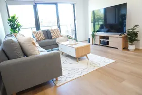 ViQi apartment with Netflix / prime amazon 75” Tv - Image 5