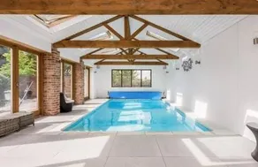 STUNNING LARGE COUNTRY FAMILY HOME, INDOOR POOL, SLEEPS 12, SECLUDED GARDEN - Image 3